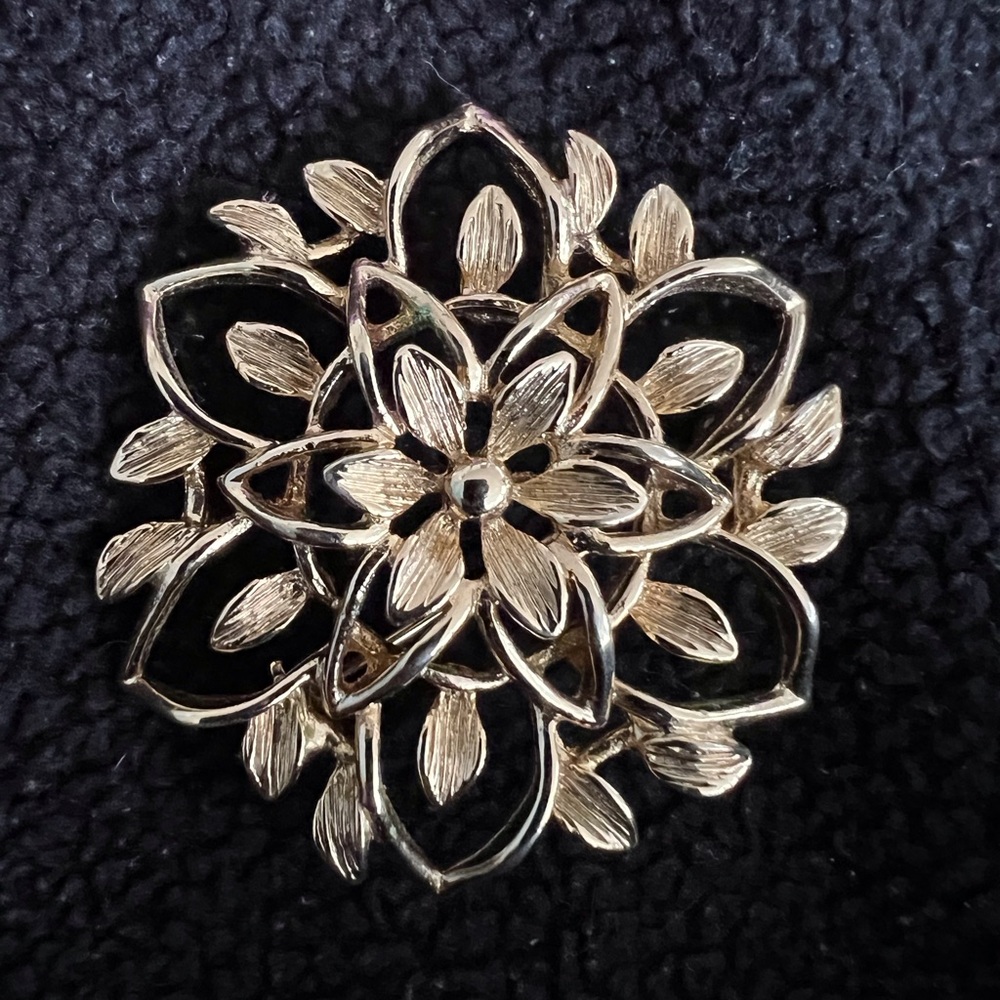 Elegant signed Gold toned Floral Brooch